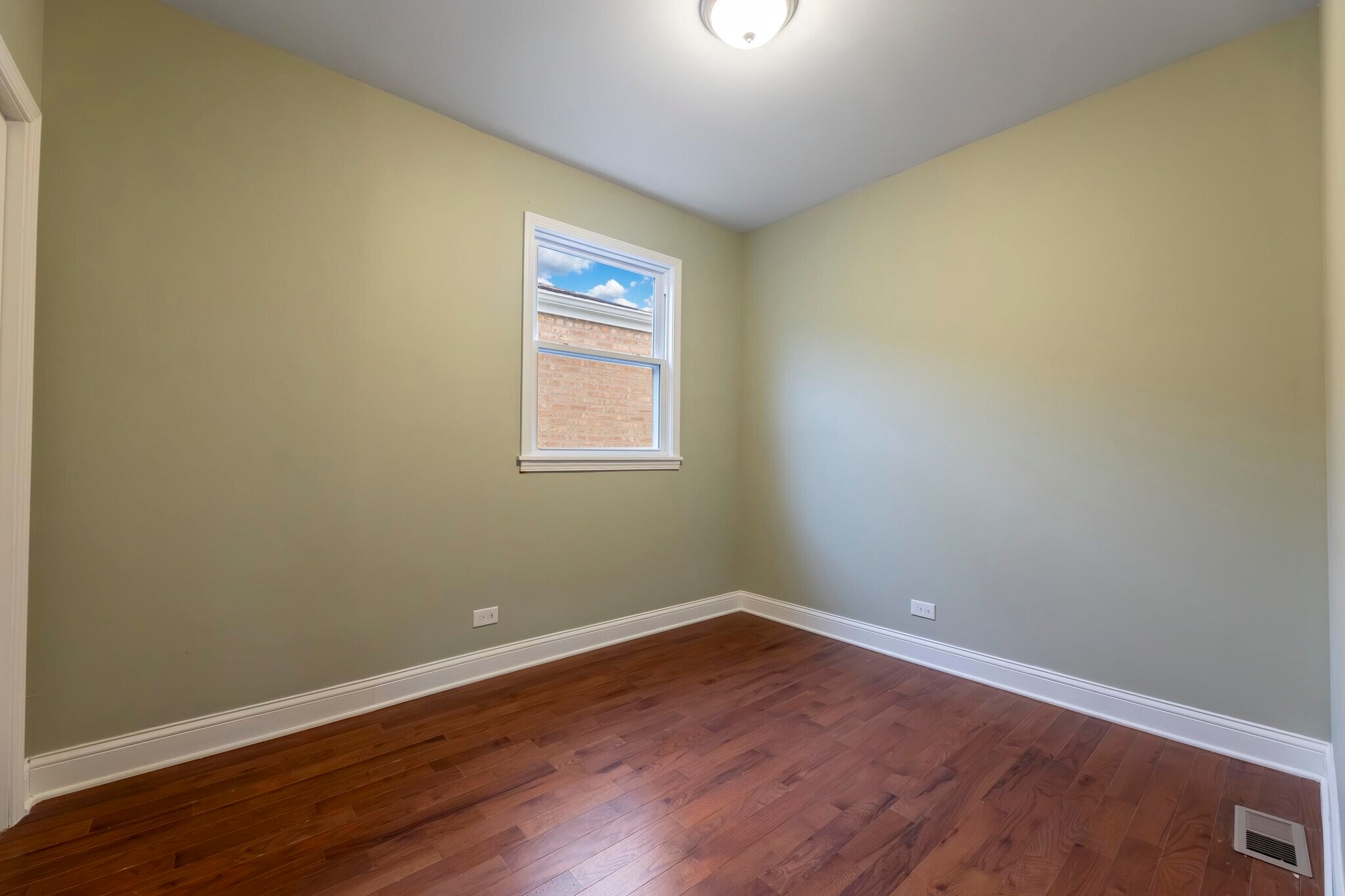 Building Photo - 6327 S Kenneth Ave