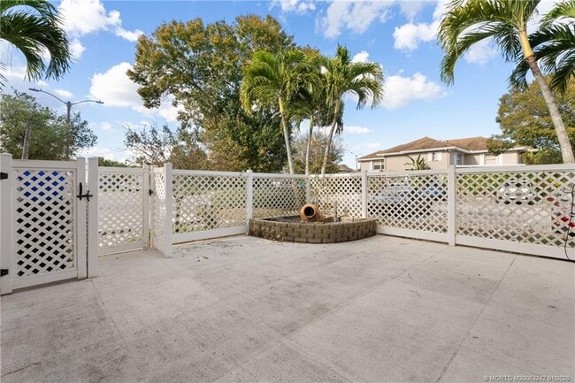 Building Photo - 3253 SW Sunset Trace Cir