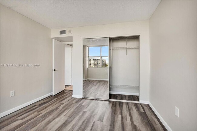 Building Photo - 1300 NE Miami Gardens Dr