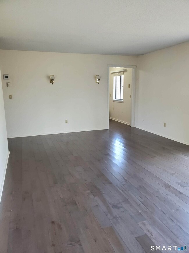 Building Photo - 434 Heritage Vlg