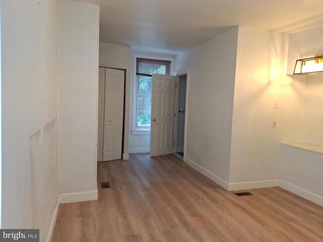 Building Photo - 317 N 33rd St