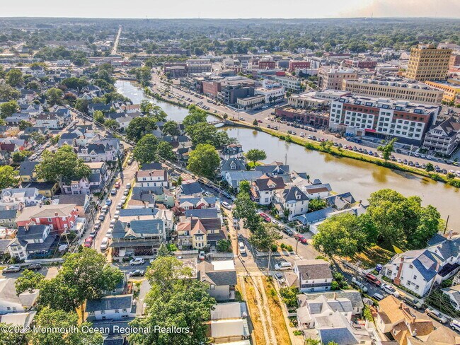 Building Photo - 14 New York Ave
