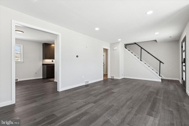 Building Photo - 17 McLaughlin Dr