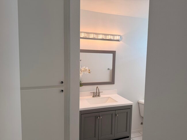 Building Photo - 51905 Avenida Velasco