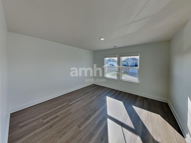 Building Photo - 9022 Henley Ave