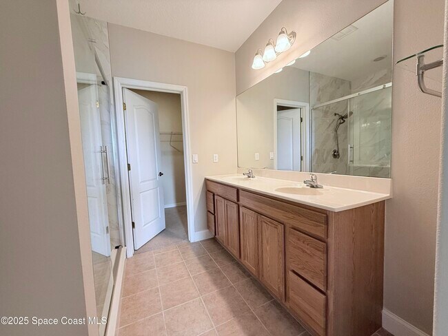 Building Photo - 3900 Playa Del Sol Dr