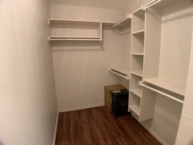 Building Photo - Newer 3 Bedroom off I-240
