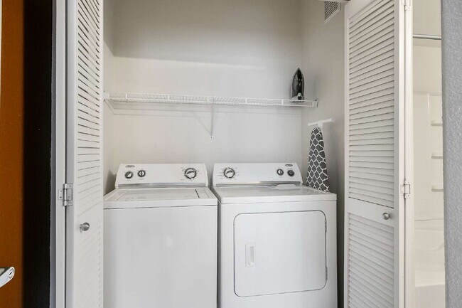 Building Photo - "Chic 1-Bedroom Oasis in Prime Las Vegas Location – 813 Sq. Ft. of Comfort with a GARAGE!"