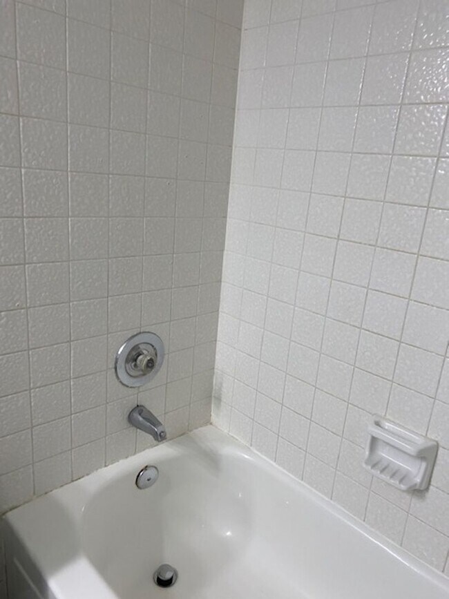 Building Photo - $1,975 For Lease SFH 3 Beds-2 Baths-2 Car ...