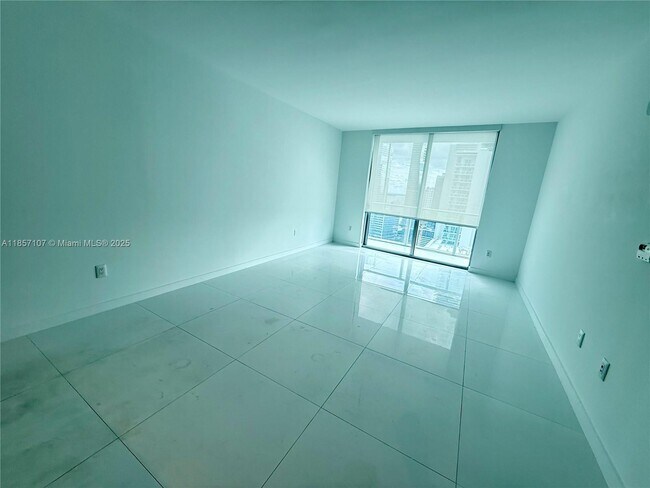 Building Photo - 1100S S Miami Ave