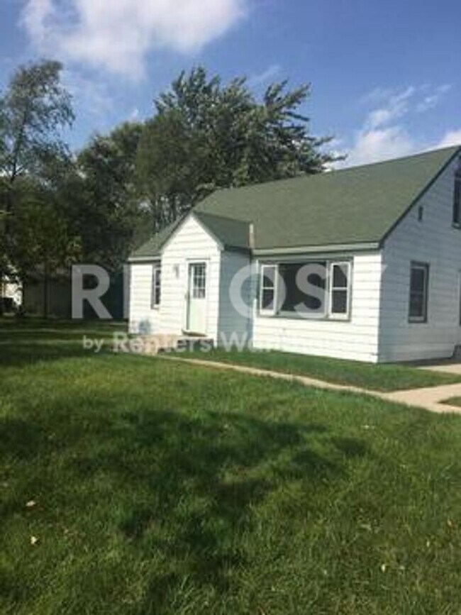 Building Photo - 161 90th Ln NE