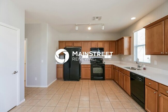 Building Photo - 3 Bedroom Pet-Friendly Home in Phoenix, AZ with Main Street Renewal