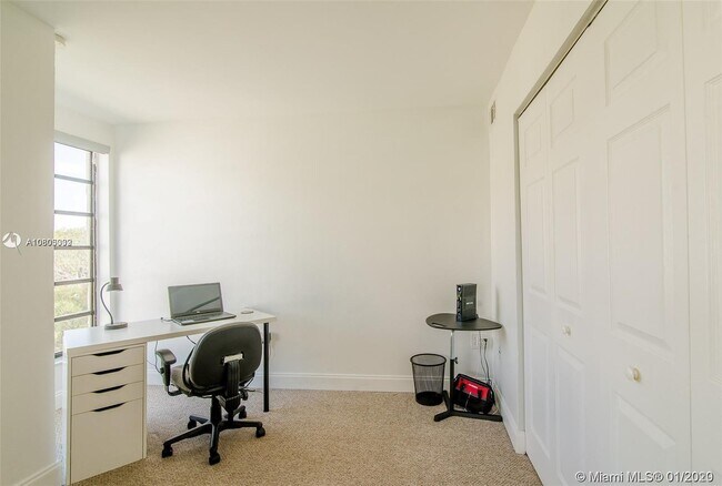 Building Photo - 9030 SW 125th Ave