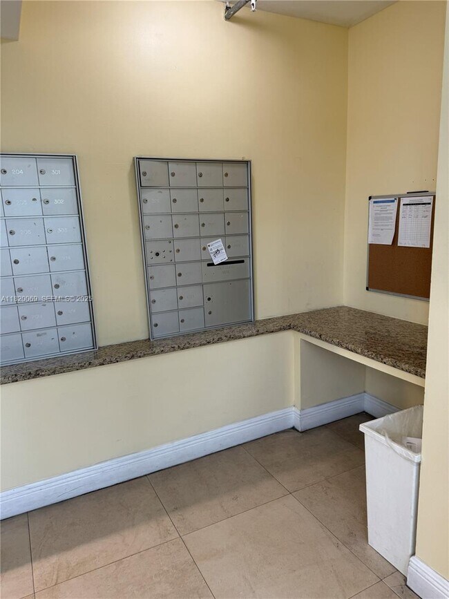 Building Photo - 1350 NW 8th Ct