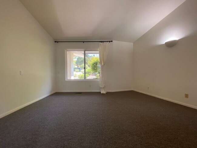 Building Photo - Well-Appointed Home in Desirable Mountain View School District