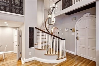 Building Photo - 124 Beacon St