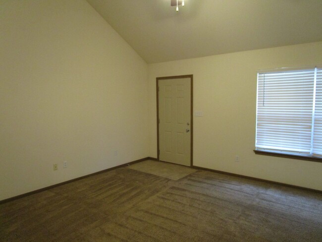 Building Photo - 601-603 Glenstone Dr.