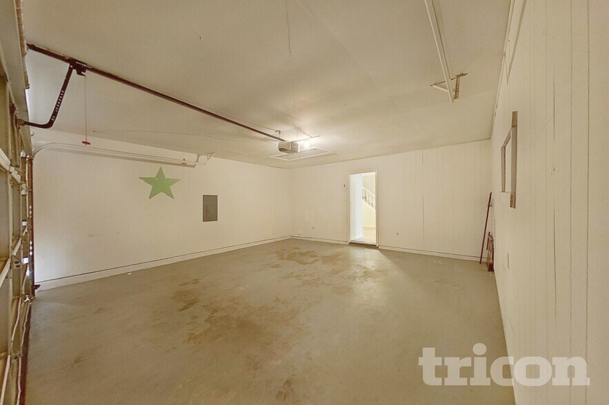 Building Photo - 161 Hunter Dr