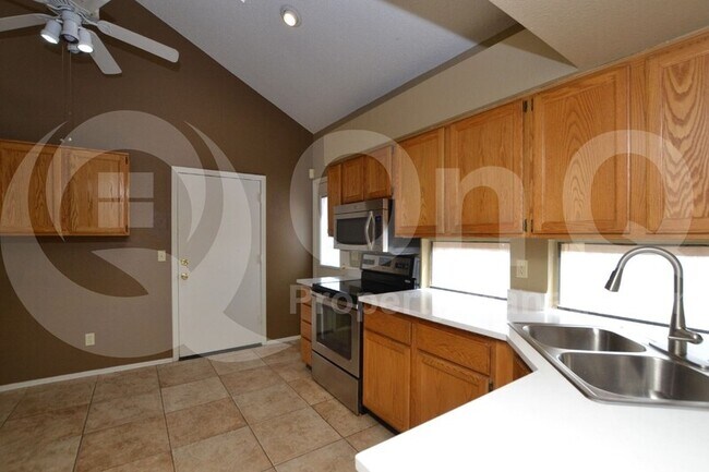 Building Photo - 4671 W Shannon St