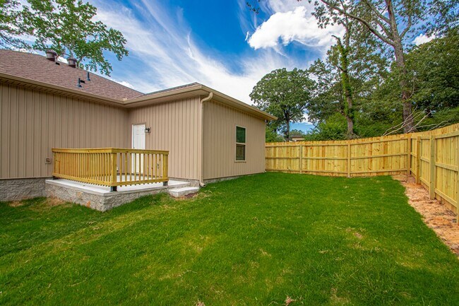 Building Photo - 2311 Nichols Rd