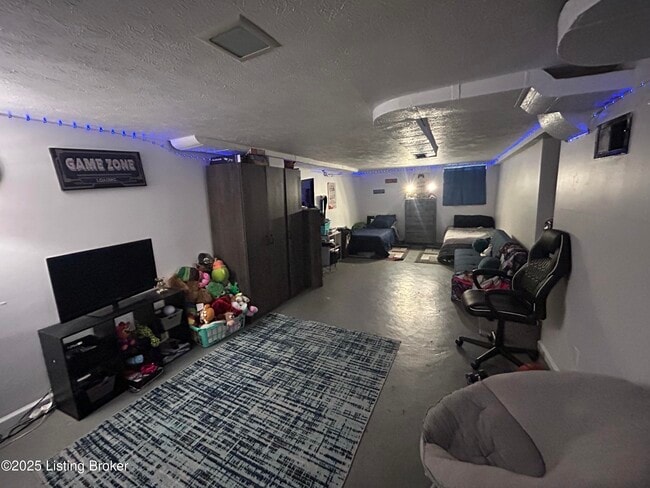 Building Photo - 741 S 39th St