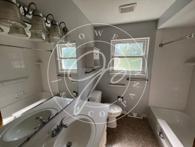 Building Photo - "Charming upgraded 3 bedroom home in Holland.