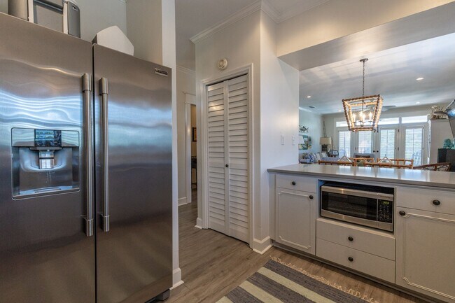 Building Photo - Available now! Top-Floor Bayfront Condo | 2BR · 2BA · Private Balcony · Pool & Wharf Access