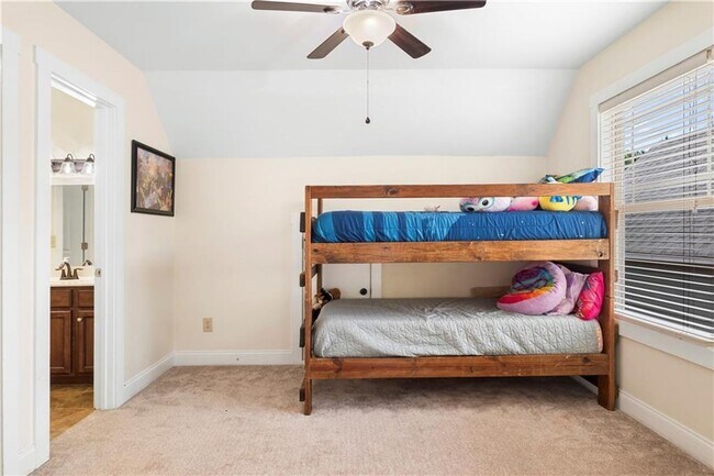 Building Photo - Charming Craftsman Home in Solamere