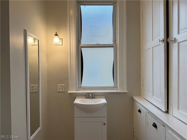 Building Photo - 706 Washington St