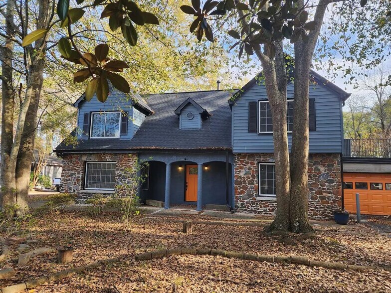 Building Photo - 1136 Fayetteville Rd SE