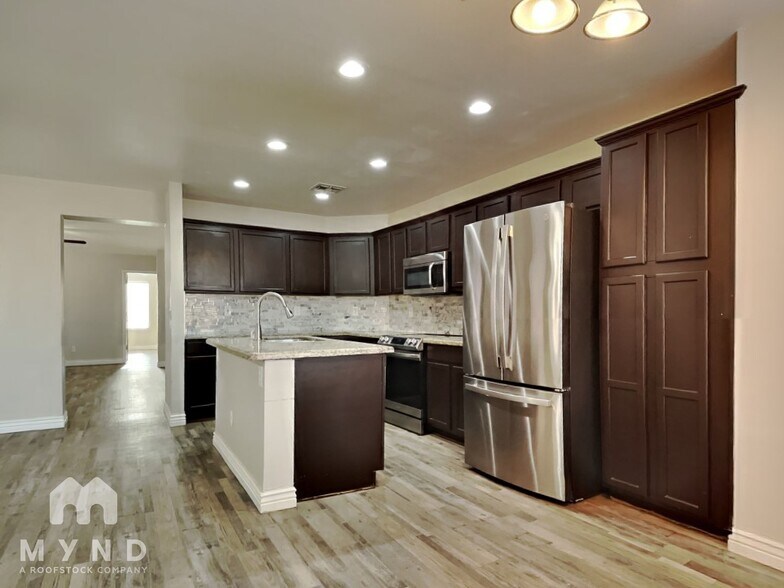 Building Photo - 4646 N 84th Ln