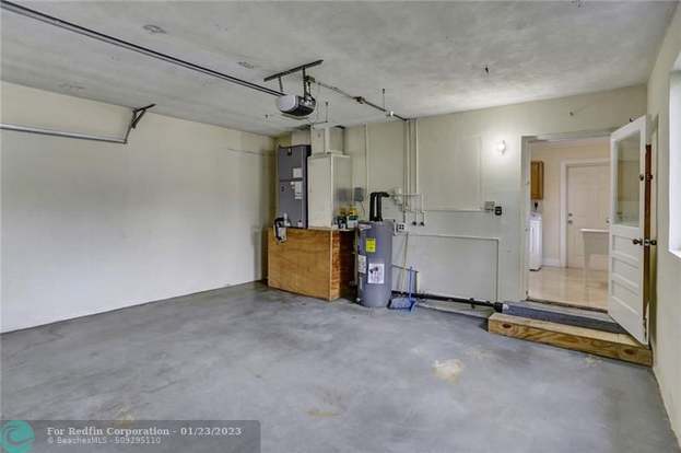 Building Photo - 361 SW 60th Ave
