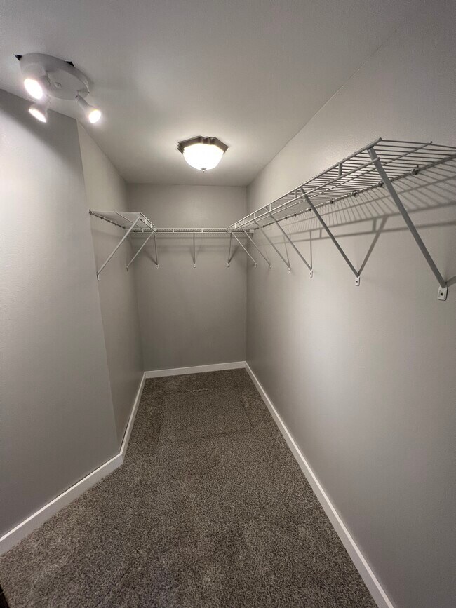 Building Photo - 610-612 12th St NE