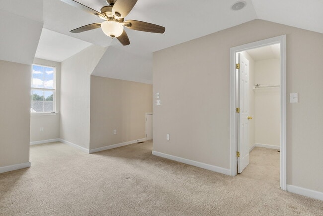 Building Photo - Freshly Updated 3 bed 2 bath Townhome in P...