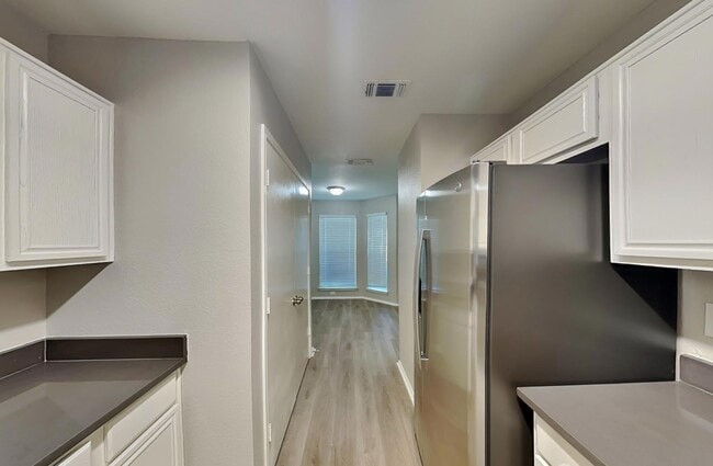 Building Photo - Contemporary 3-Bedroom Gem with Open-Plan Design