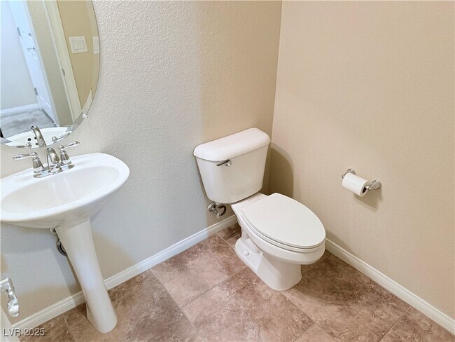 Building Photo - 1137 Sax Fifth Ave