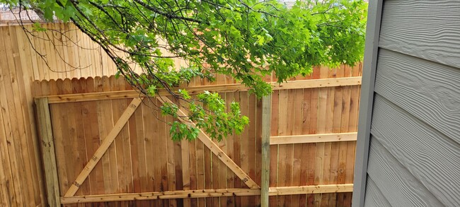 Building Photo - New 3/2 Townhome in Cibolo