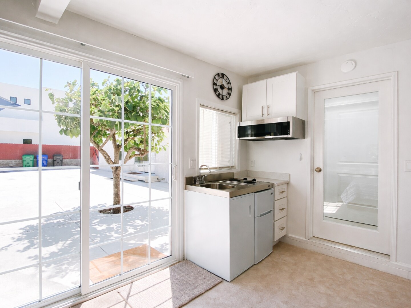 Building Photo - 2404 Chatsworth Blvd