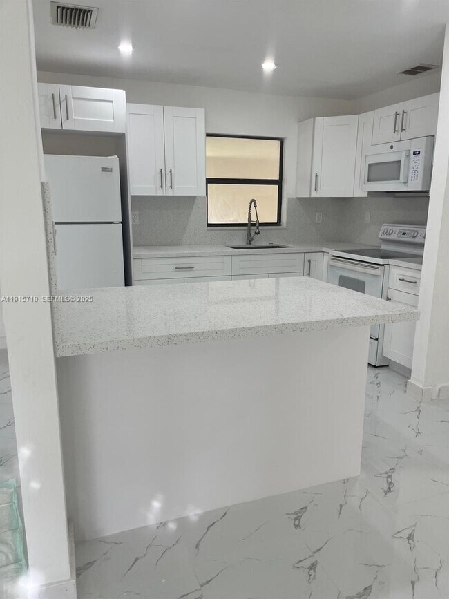 Building Photo - 2138 Amstead St