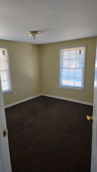 Building Photo - 2006 Harmon St