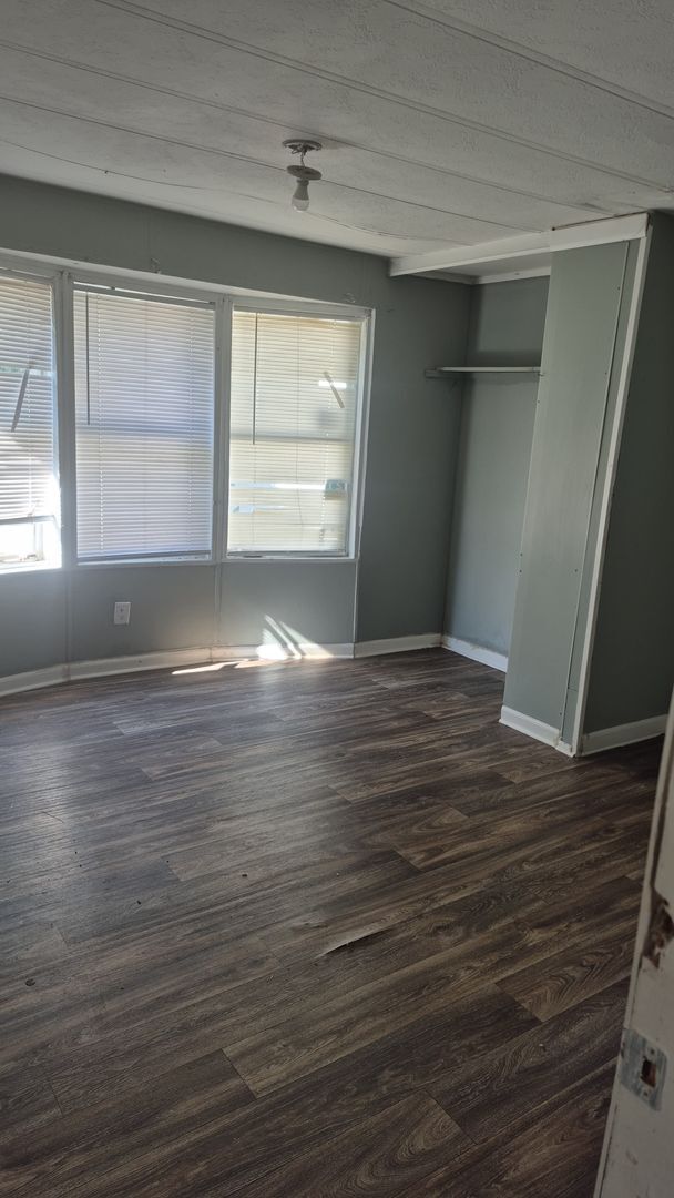 Building Photo - 2 Bed Home