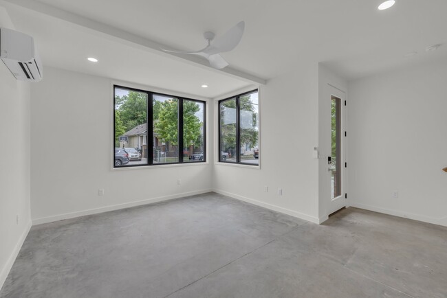 Building Photo - 1130 E 14th St