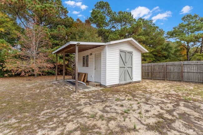 Building Photo - Farmhouse-Style Home Minutes from the Water | No HOA