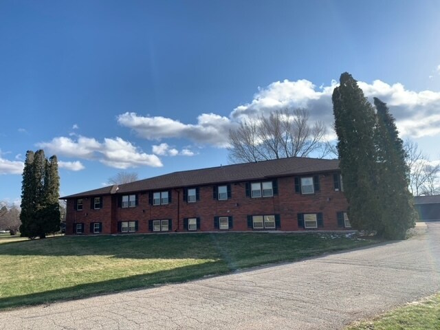Primary Photo - Red Rose Apartments