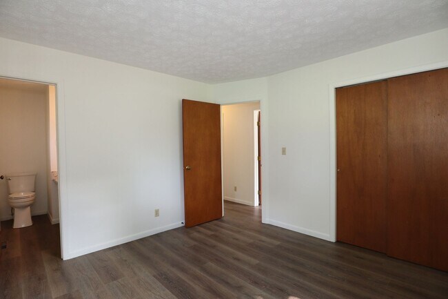 Building Photo - 3 Bedroom Thorntown Rambler!