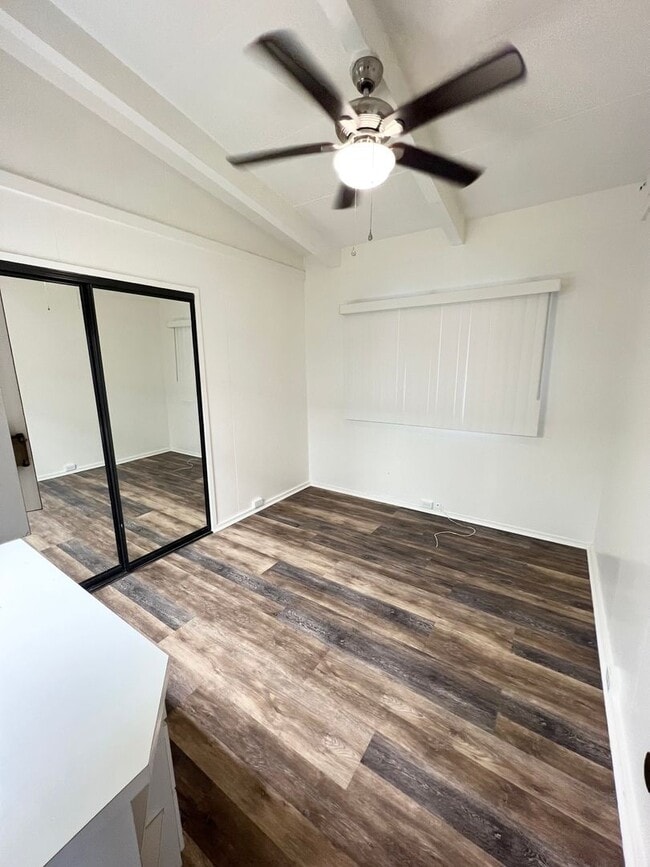 Building Photo - ALL UTILITIES INCLUDED! 4 bed, 1 bathroom ...