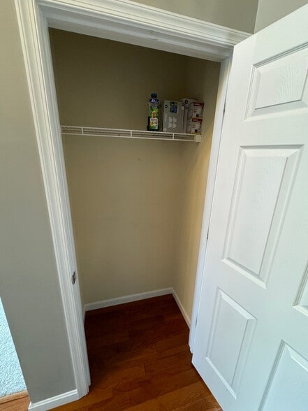 Building Photo - 134 Knob Hill Way