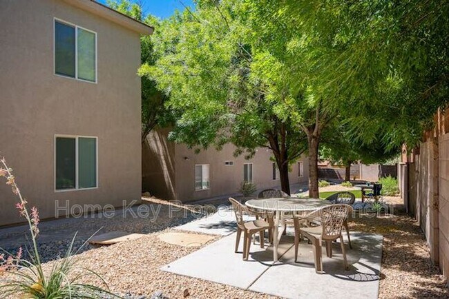 Building Photo - 184 S Valley View Dr
