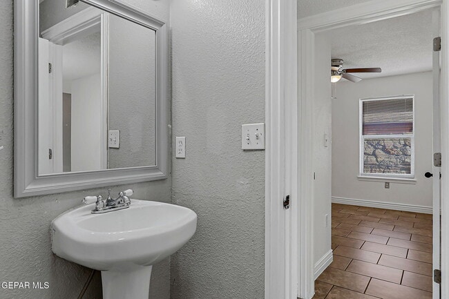 Building Photo - 287 Sunset Hills Dr