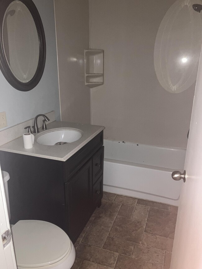 Building Photo - 113 Meek St